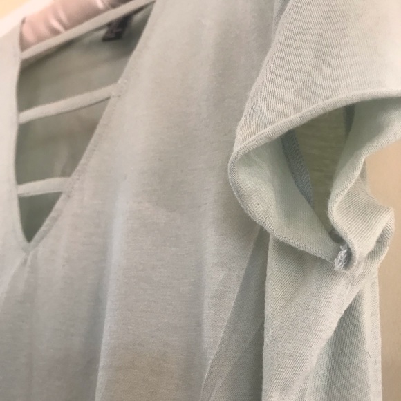 Light green cut out Tee. SIZE SMALL - Picture 4 of 5